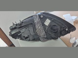 bontott PORSCHE CAYENNE Jobb Fényszóró