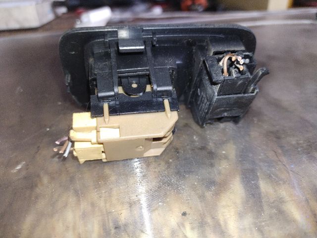 bontott PORSCHE CAYENNE Jobb hátsó Ablakemelő Kapcsoló