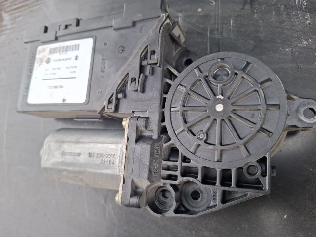 bontott PORSCHE CAYENNE Jobb hátsó Ablakemelő Motor