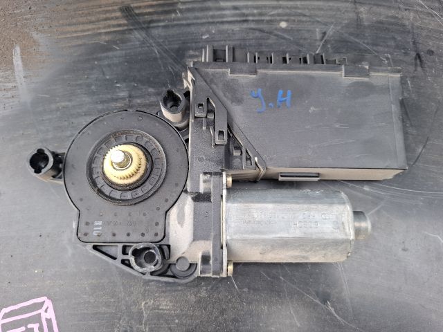 bontott PORSCHE CAYENNE Jobb hátsó Ablakemelő Motor