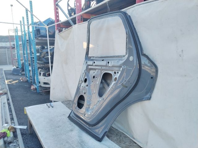 bontott PORSCHE CAYENNE Jobb hátsó Ajtó (Üres lemez)