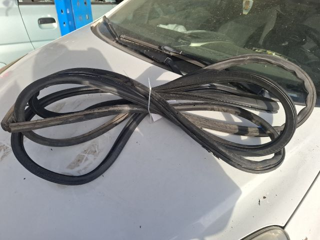 bontott PORSCHE CAYENNE Jobb hátsó Gumikéder