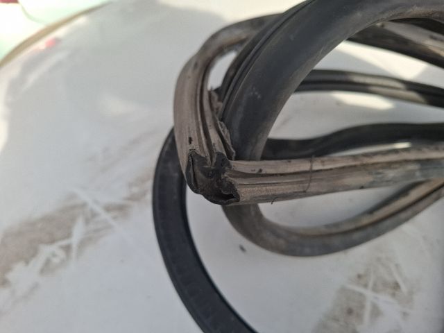 bontott PORSCHE CAYENNE Jobb hátsó Gumikéder