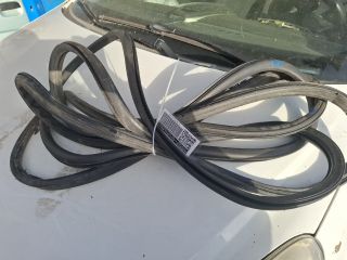 bontott PORSCHE CAYENNE Jobb hátsó Gumikéder