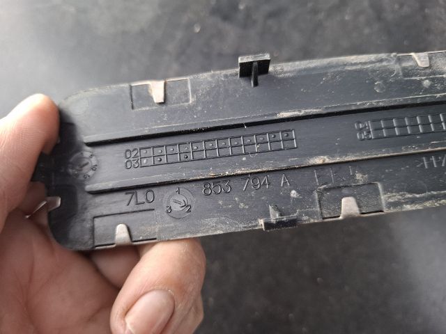 bontott PORSCHE CAYENNE Jobb hátsó Küszöb Díszléc