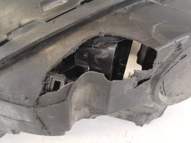 bontott PORSCHE CAYENNE Jobb Ledes Fényszóró