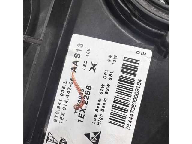 bontott PORSCHE CAYENNE Jobb Ledes Fényszóró