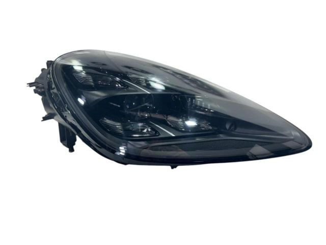 bontott PORSCHE CAYENNE Jobb Ledes Fényszóró