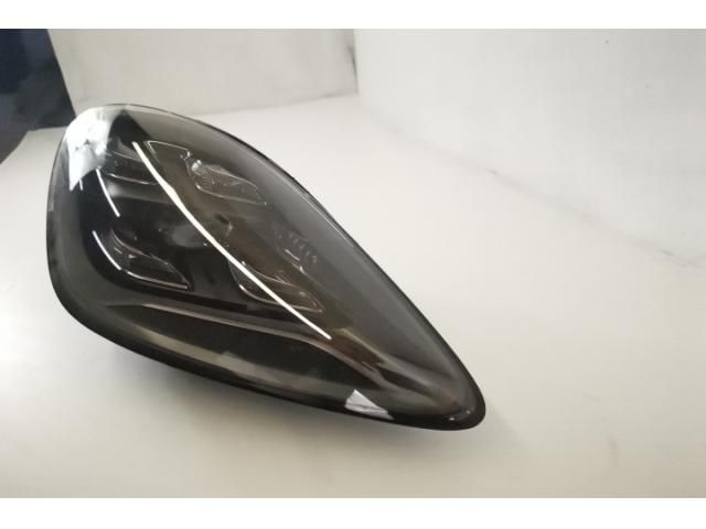 bontott PORSCHE CAYENNE Jobb Ledes Fényszóró