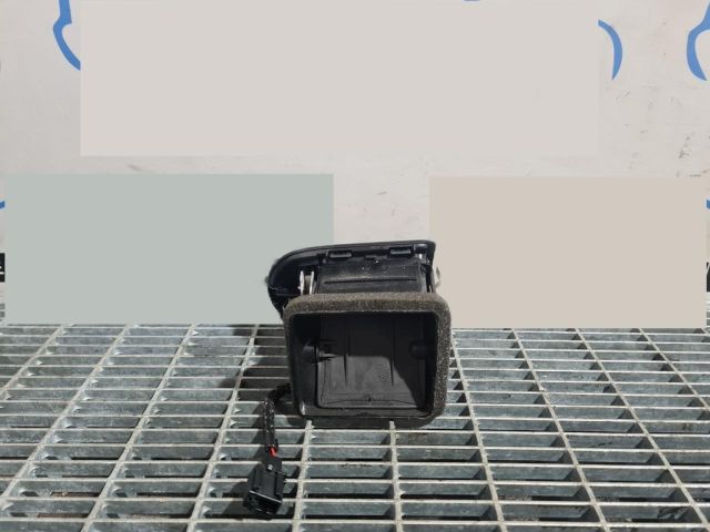 bontott PORSCHE CAYENNE Jobb Szellőző