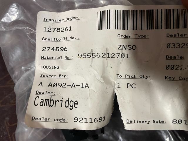 bontott PORSCHE CAYENNE Kesztyűtartó Nyitó Kar / Gomb