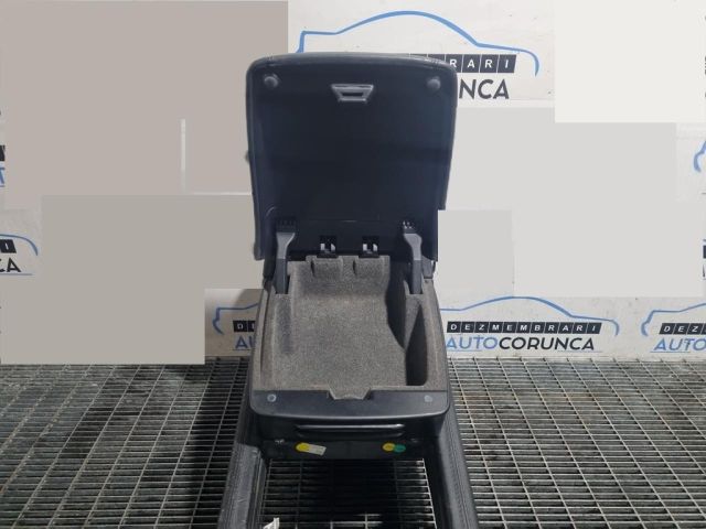 bontott PORSCHE CAYENNE Könyöklő