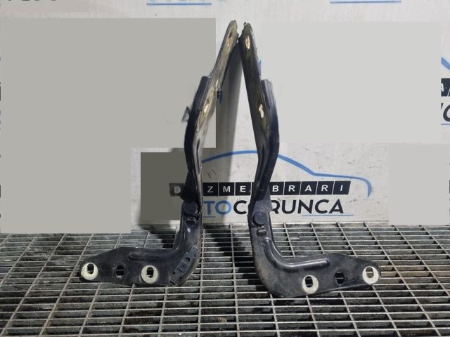 bontott PORSCHE CAYENNE Motorháztető Zsanér Pár