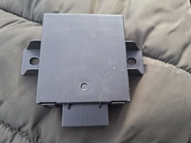 bontott PORSCHE CAYENNE Riasztó Központ