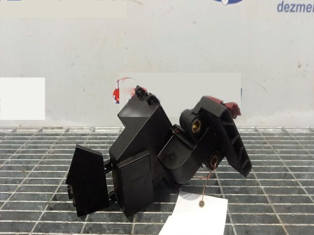 bontott PORSCHE CAYENNE Biztosítéktábla Motortér