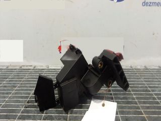 bontott PORSCHE CAYENNE Biztosítéktábla Motortér