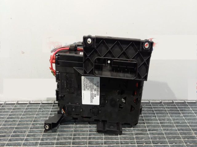 bontott PORSCHE CAYENNE Biztosítéktábla Motortér