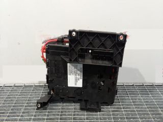 bontott PORSCHE CAYENNE Biztosítéktábla Motortér