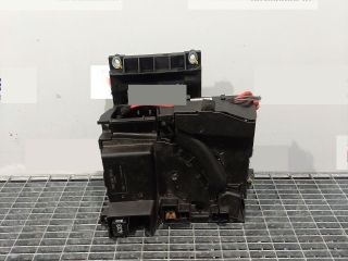 bontott PORSCHE CAYENNE Biztosítéktábla Motortér