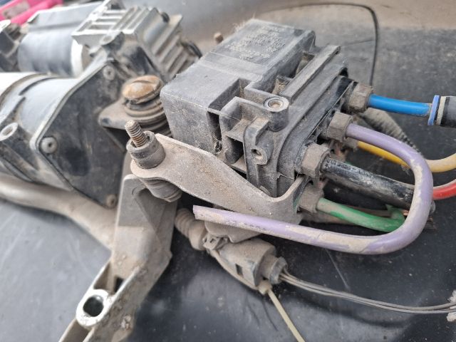 bontott PORSCHE CAYENNE Légkompresszor