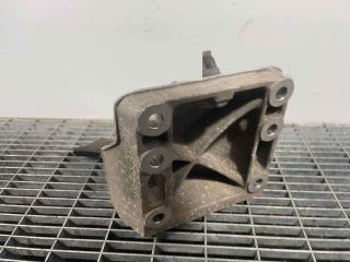 bontott PORSCHE CAYENNE Motor Tartó Bak Jobb