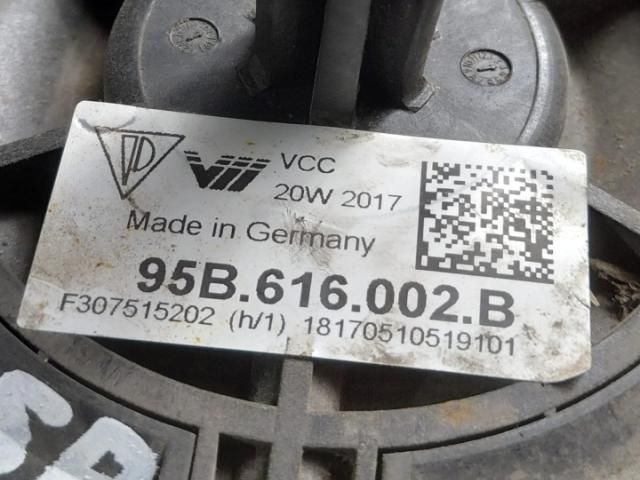 bontott PORSCHE MACAN Jobb hátsó Rugó