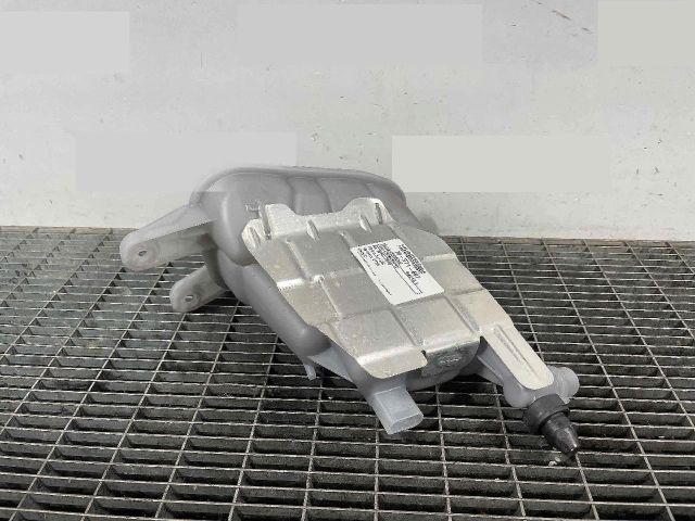 bontott PORSCHE MACAN Kiegyenlítő Tartály