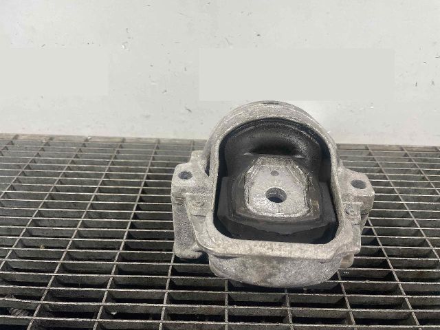 bontott PORSCHE MACAN Motor Tartó Bak (Pozíciófüggetlen)