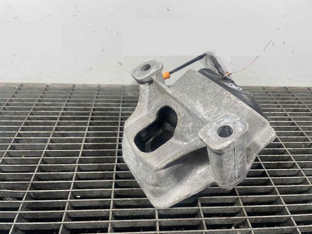 bontott PORSCHE MACAN Motor Tartó Bak (Pozíciófüggetlen)