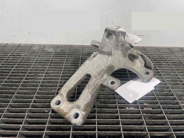 bontott PORSCHE MACAN Motor Tartó Bak (Pozíciófüggetlen)