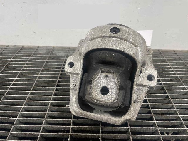 bontott PORSCHE MACAN Motor Tartó Bak (Pozíciófüggetlen)