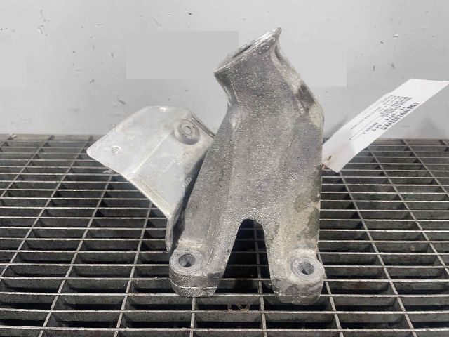 bontott PORSCHE MACAN Motor Tartó Bak (Pozíciófüggetlen)