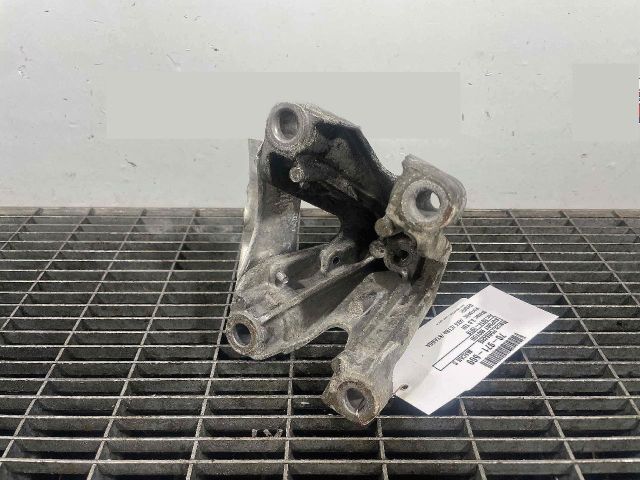 bontott PORSCHE MACAN Motor Tartó Bak (Pozíciófüggetlen)