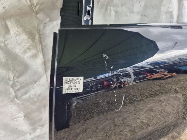 bontott PORSCHE MACAN Bal hátsó Ajtó (Üres lemez)