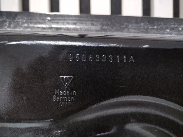 bontott PORSCHE MACAN Bal hátsó Ajtó (Üres lemez)