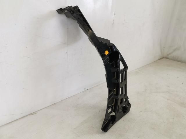 bontott PORSCHE MACAN Hátsó középső Lökhárító Tartó (Műanyag)