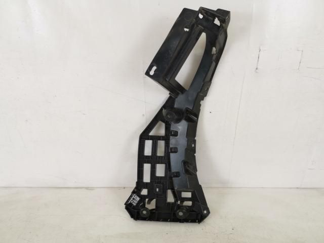 bontott PORSCHE MACAN Hátsó középső Lökhárító Tartó (Műanyag)