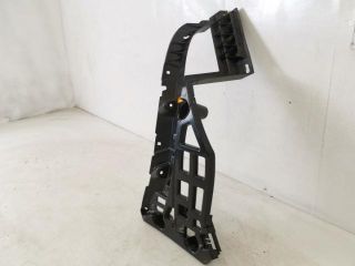 bontott PORSCHE MACAN Hátsó középső Lökhárító Tartó (Műanyag)