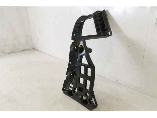 bontott PORSCHE MACAN Hátsó középső Lökhárító Tartó (Műanyag)