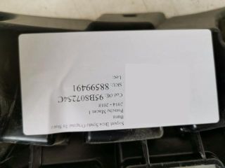 bontott PORSCHE MACAN Hátsó középső Lökhárító Tartó (Műanyag)