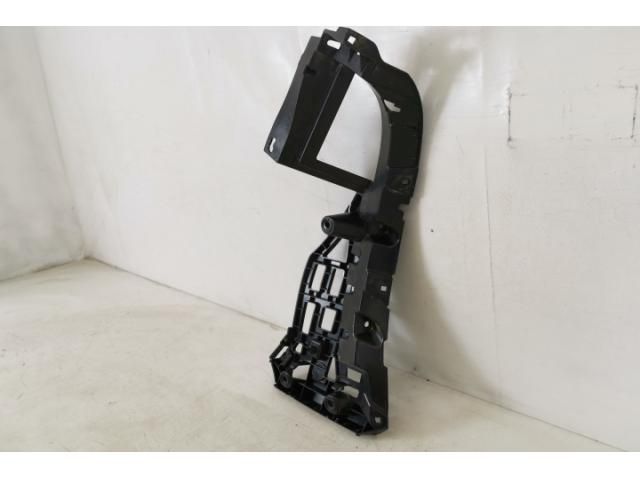 bontott PORSCHE MACAN Hátsó középső Lökhárító Tartó (Műanyag)