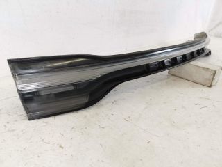 bontott PORSCHE MACAN Hátsó Lámpa Középső