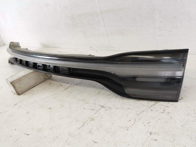 bontott PORSCHE MACAN Hátsó Lámpa Középső