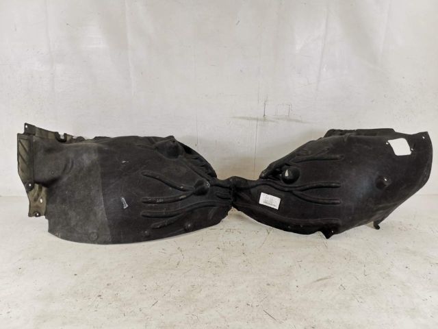 bontott PORSCHE MACAN Jobb első Dobbetét (Kerékjárati, Műanyag)