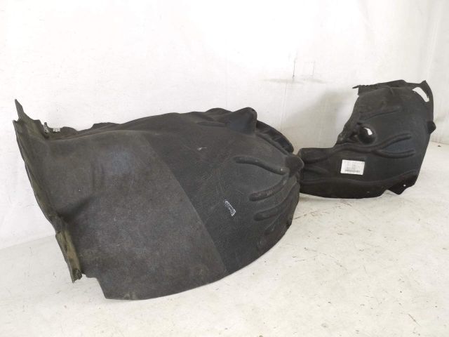 bontott PORSCHE MACAN Jobb első Dobbetét (Kerékjárati, Műanyag)