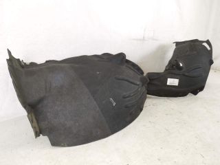 bontott PORSCHE MACAN Jobb első Dobbetét (Kerékjárati, Műanyag)