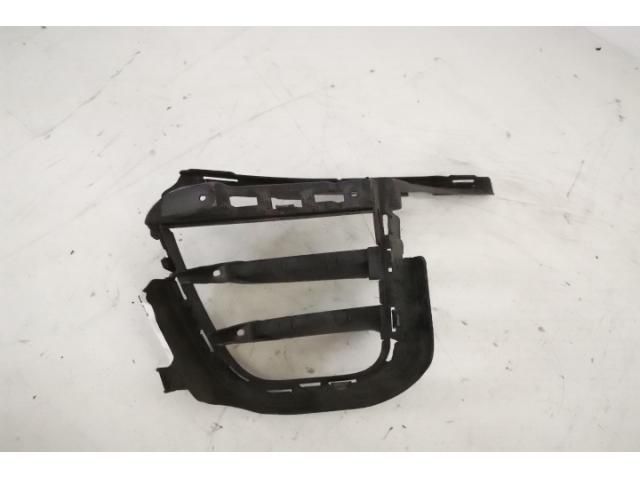 bontott PORSCHE MACAN Levélrács Tartó