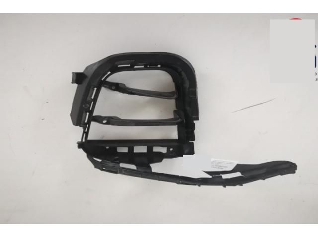 bontott PORSCHE MACAN Levélrács Tartó