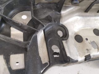 bontott PORSCHE MACAN Vízhűtő Radiátor Tartó