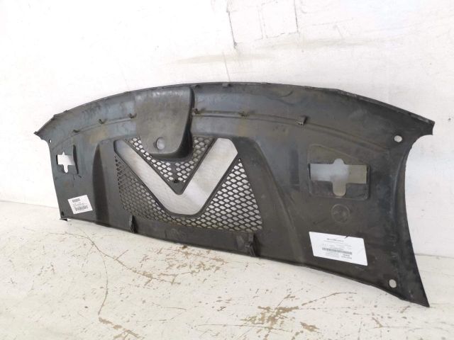 bontott PORSCHE MACAN Vízhűtő Radiátor Tartó